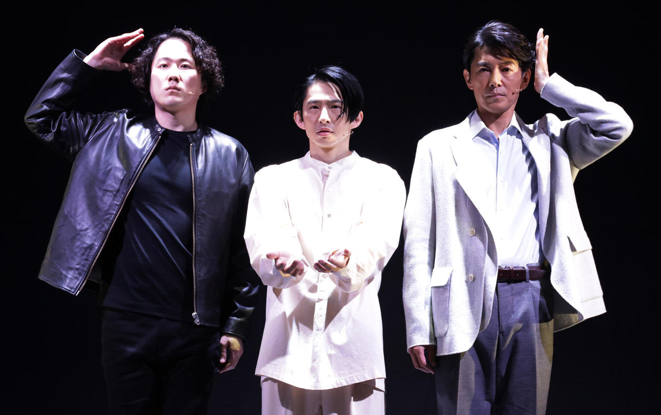 奏劇「Trio～君の音が聴こえる」で熱演する、左から大鶴佐助、三宅健、藤木直人（撮影・中島郁夫）