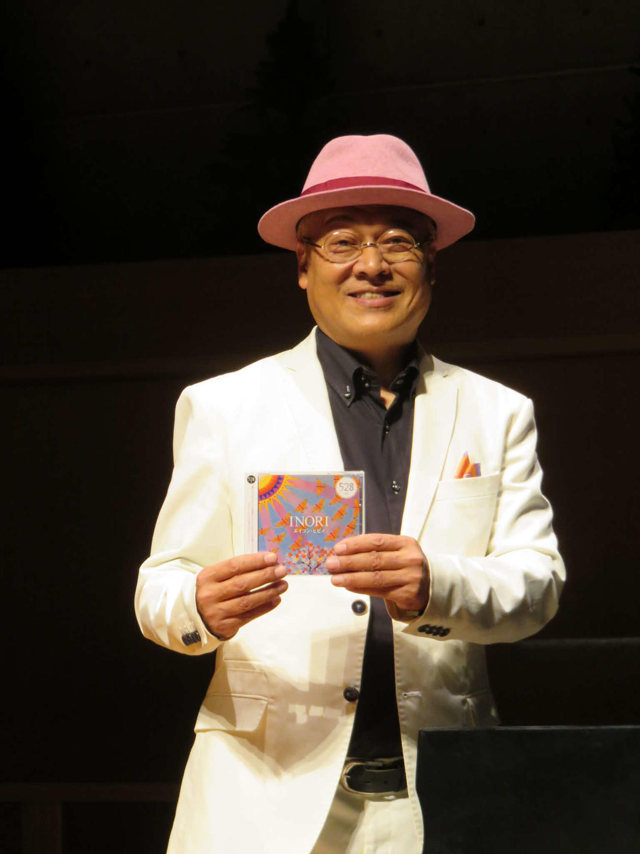 「愛の周波数」528ヘルツ生かした演奏行うピアニストのエイコン・ヒビノ、東京で初コンサート - 音楽写真ニュース : 日刊スポーツ