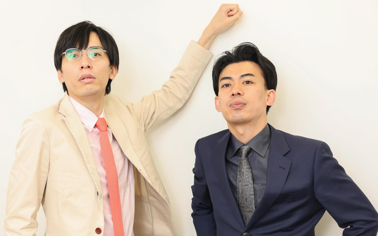 カベポスターの永見大吾（左）と浜田順平（2022年4月撮影）