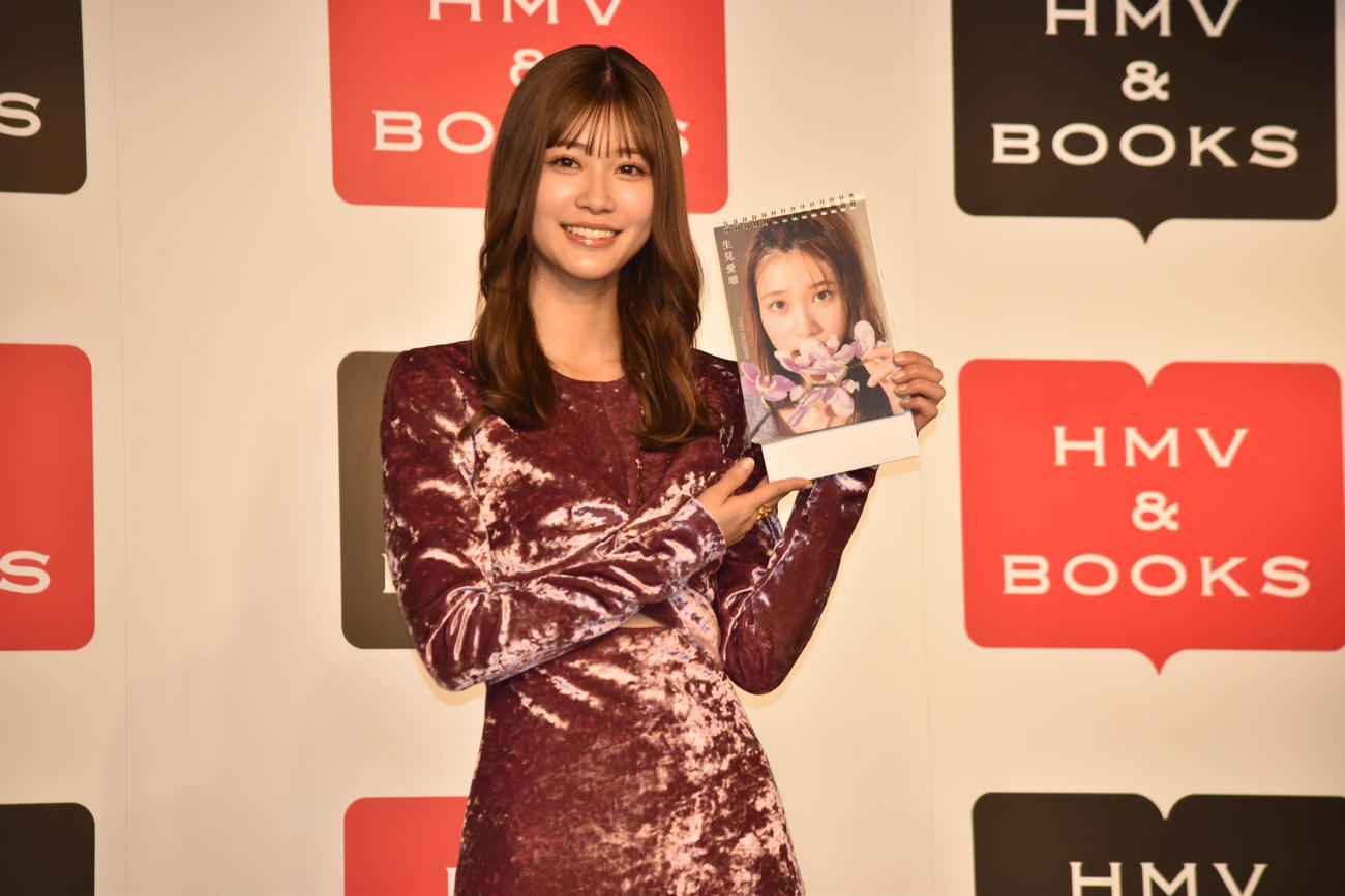 自身4作目となるカレンダー「生見愛瑠2023CALENDAR」発売記念イベントに出席した生見愛瑠