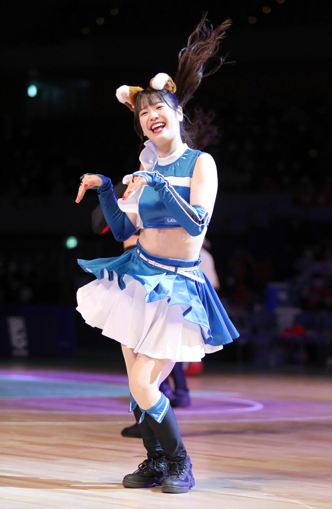 レバンガ北海道対広島　「きつねダンス」を披露するファイターズガールの滝谷美夢さん（撮影・佐藤翔太）
