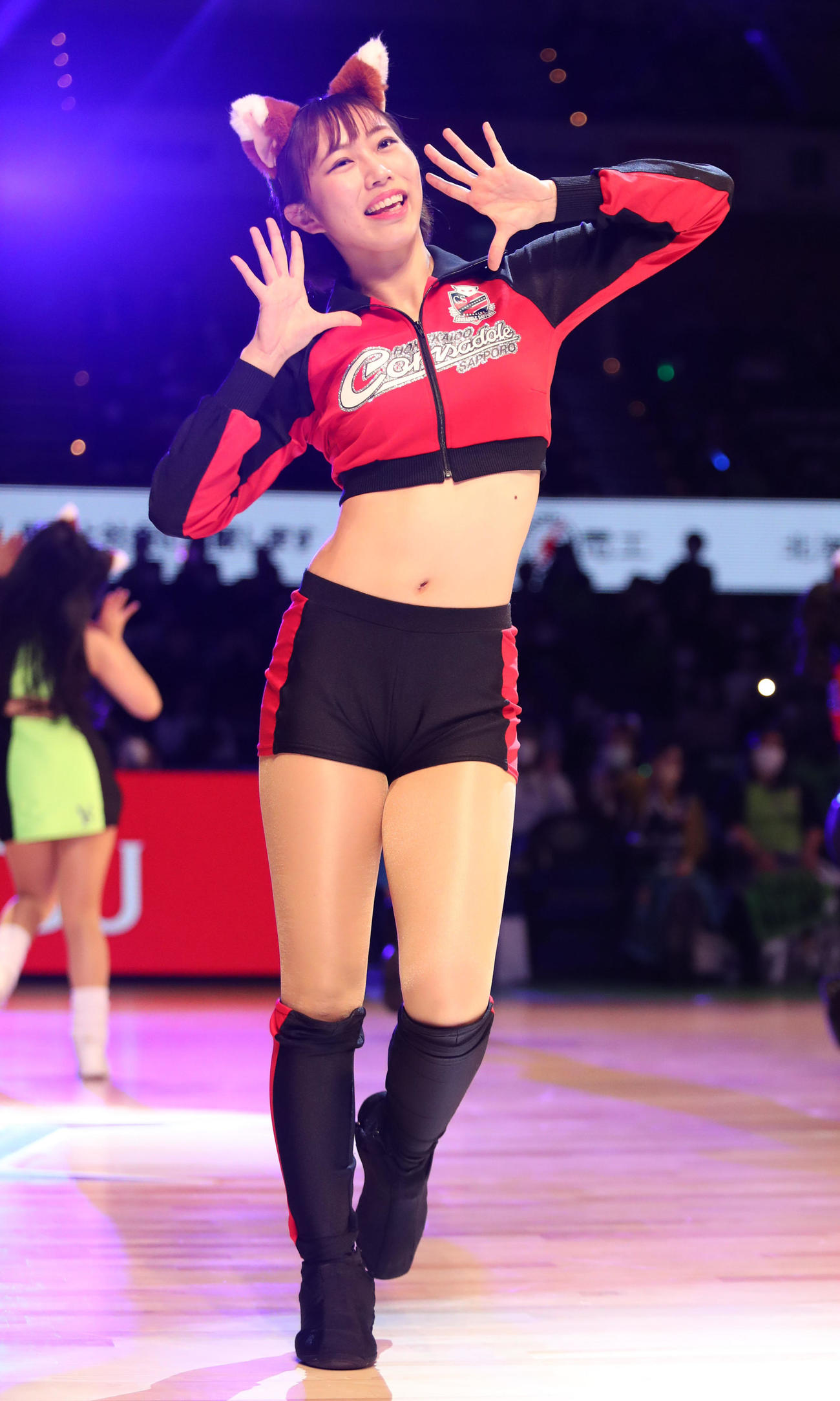 レバンガ北海道対広島　「きつねダンス」を披露するコンサドールズ（撮影・佐藤翔太）