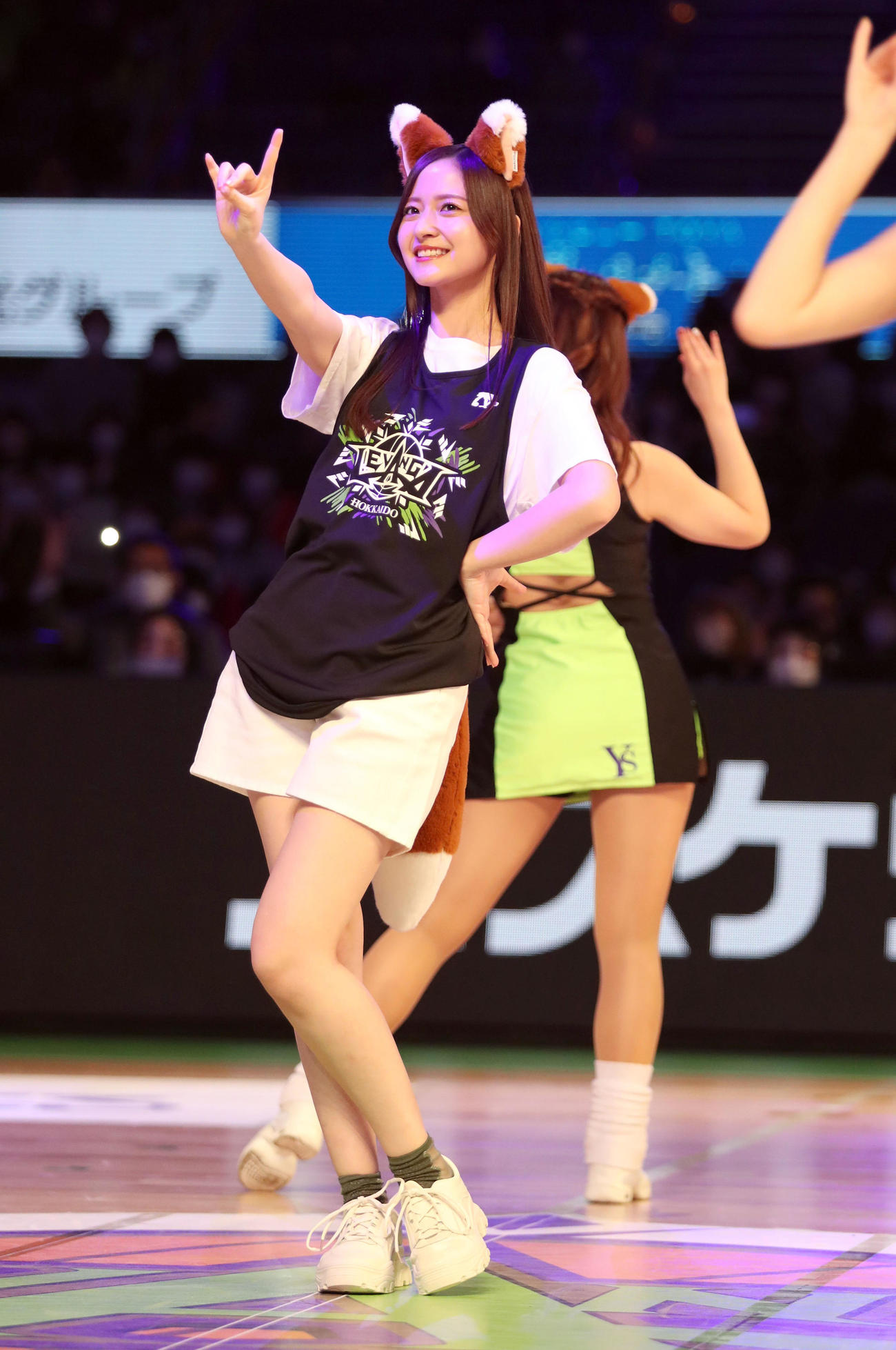 レバンガ北海道対広島　「きつねダンス」を披露する乃木坂46の金川紗耶（撮影・佐藤翔太）