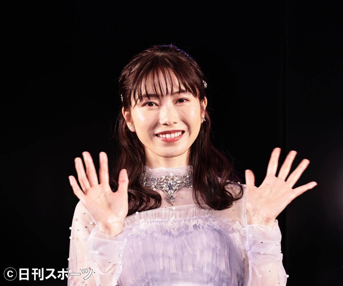 横山由依（2021年12月撮影）