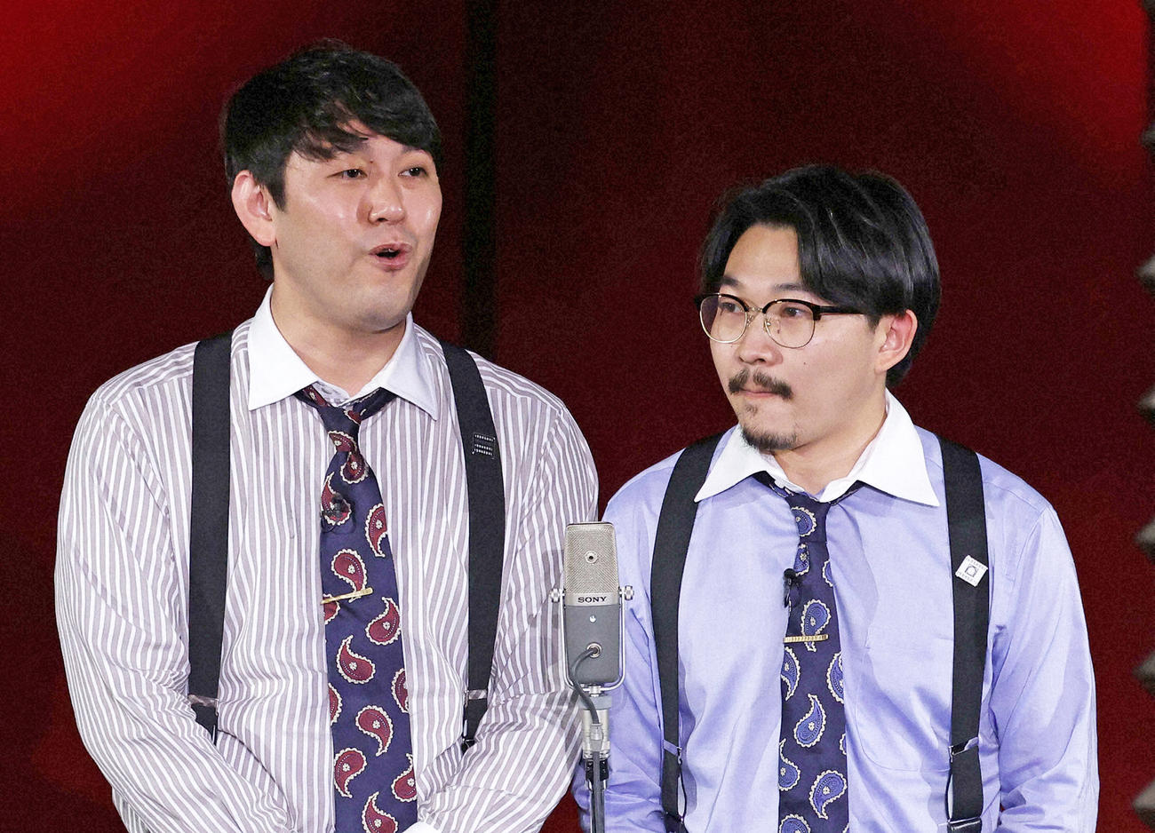 オズワルドの畠中悠（左）と伊藤俊介（2022年7月撮影）