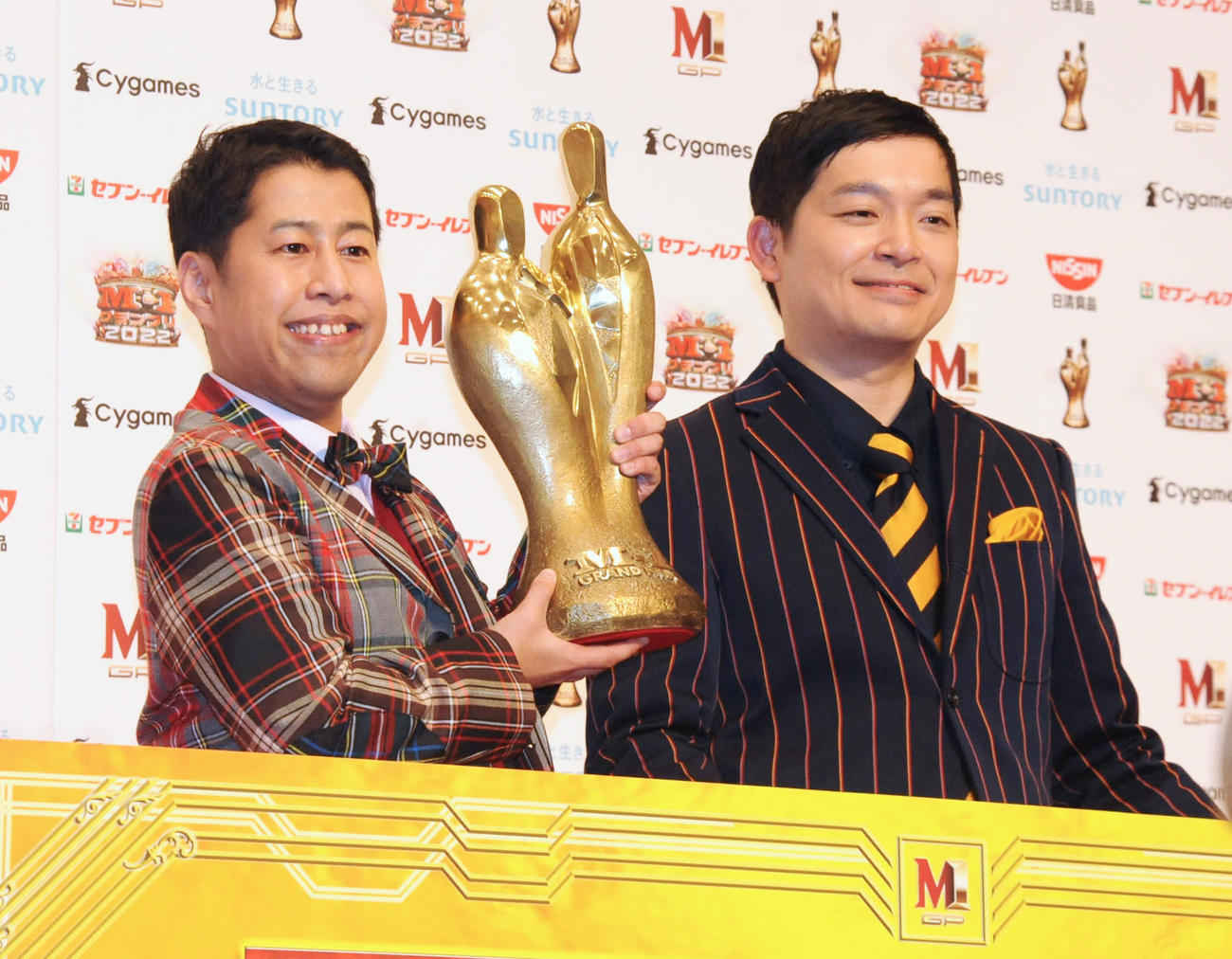 漫才日本一決定トーナメント「M－1グランプリ2022」で優勝したウエストランド（撮影・松尾幸之介）