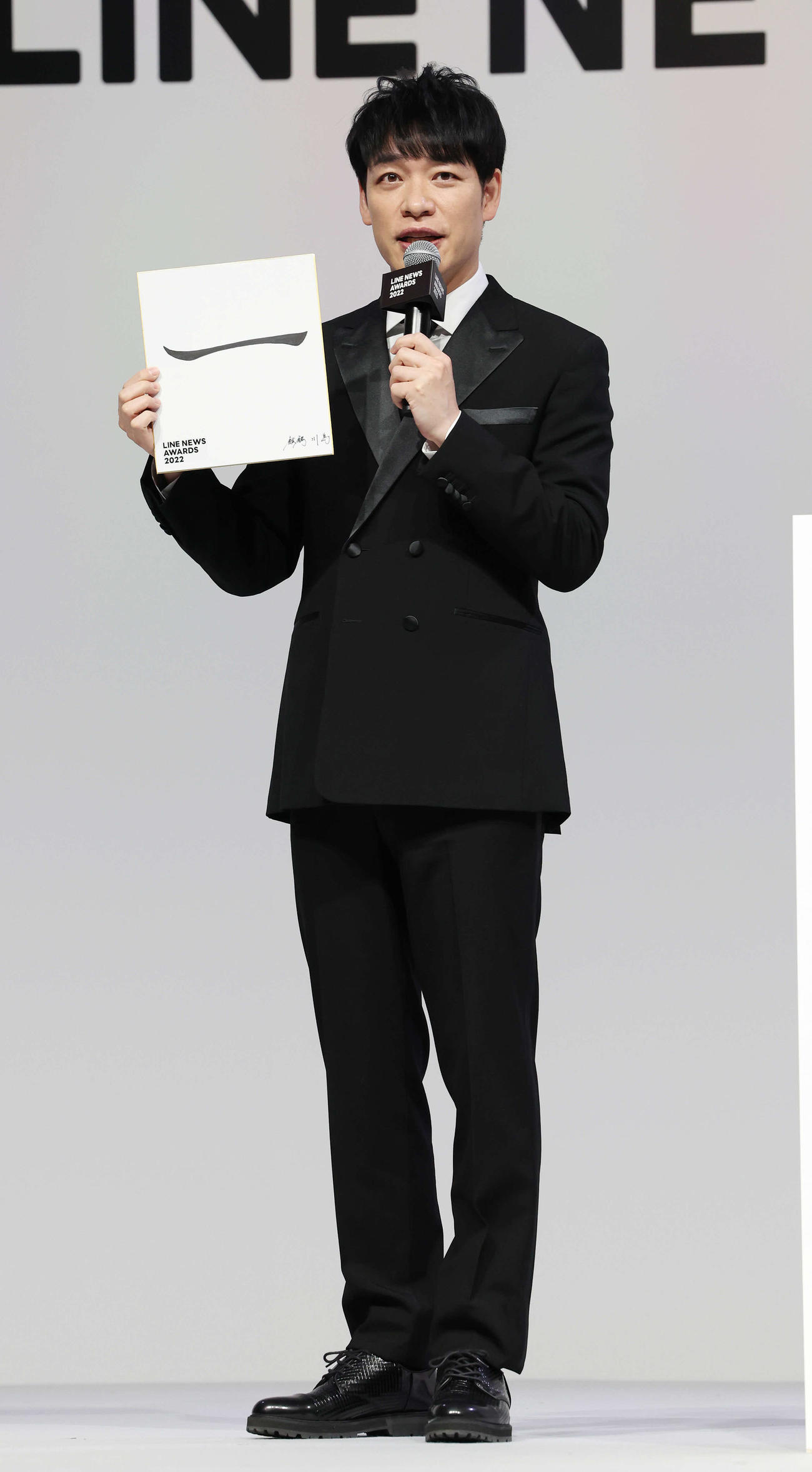 LINE NEWS AWARDS 2022で来年の抱負を漢字一文字で「一」と記した麒麟の川島明（2022年12月撮影）