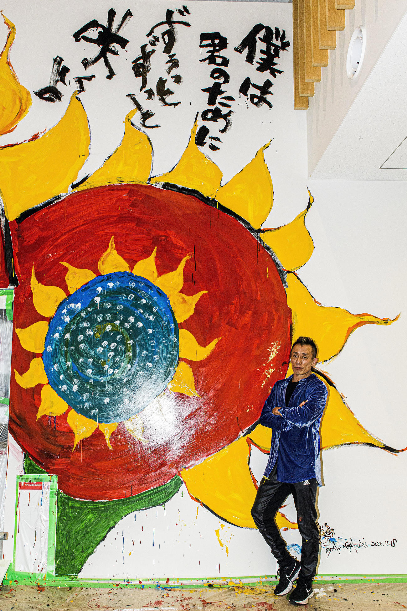 長渕剛が描いたひまわりの壁画（Photo by Osamu Nagahama）