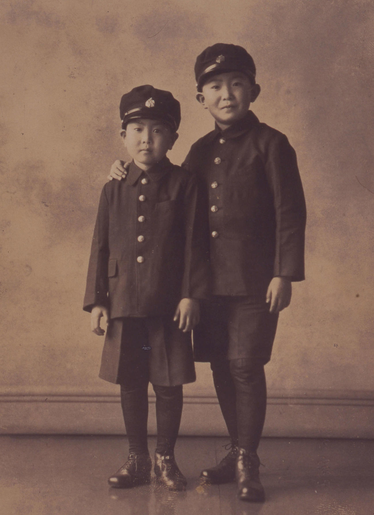 7歳の石原裕次郎さん（左）と9歳の石原慎太郎さん