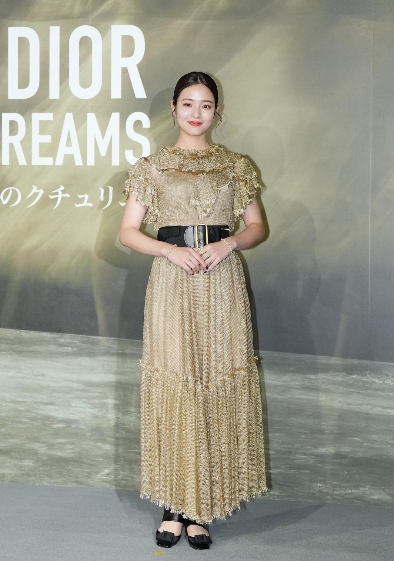 「クリスチャン・ディオール、夢のクチュリエ」展のプレビューを訪れ、フォトコールでポーズをとる横田真悠（撮影・菅敏）