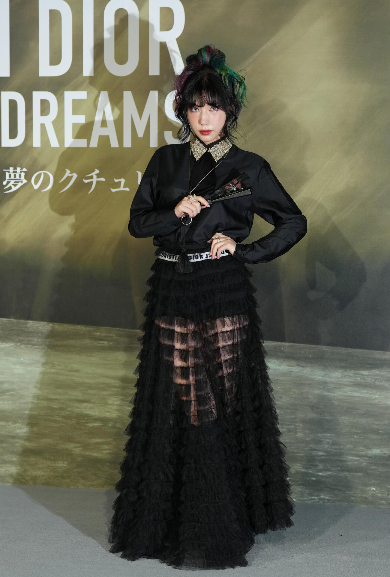 「クリスチャン・ディオール、夢のクチュリエ」展のプレビューを訪れ、フォトコールでポーズをとる仲里依紗（撮影・菅敏）