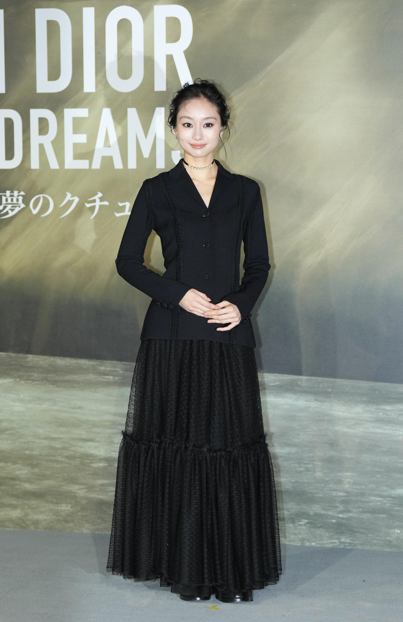 「クリスチャン・ディオール、夢のクチュリエ」展のプレビューを訪れ、フォトコールでポーズをとる忽那汐里（撮影・菅敏）