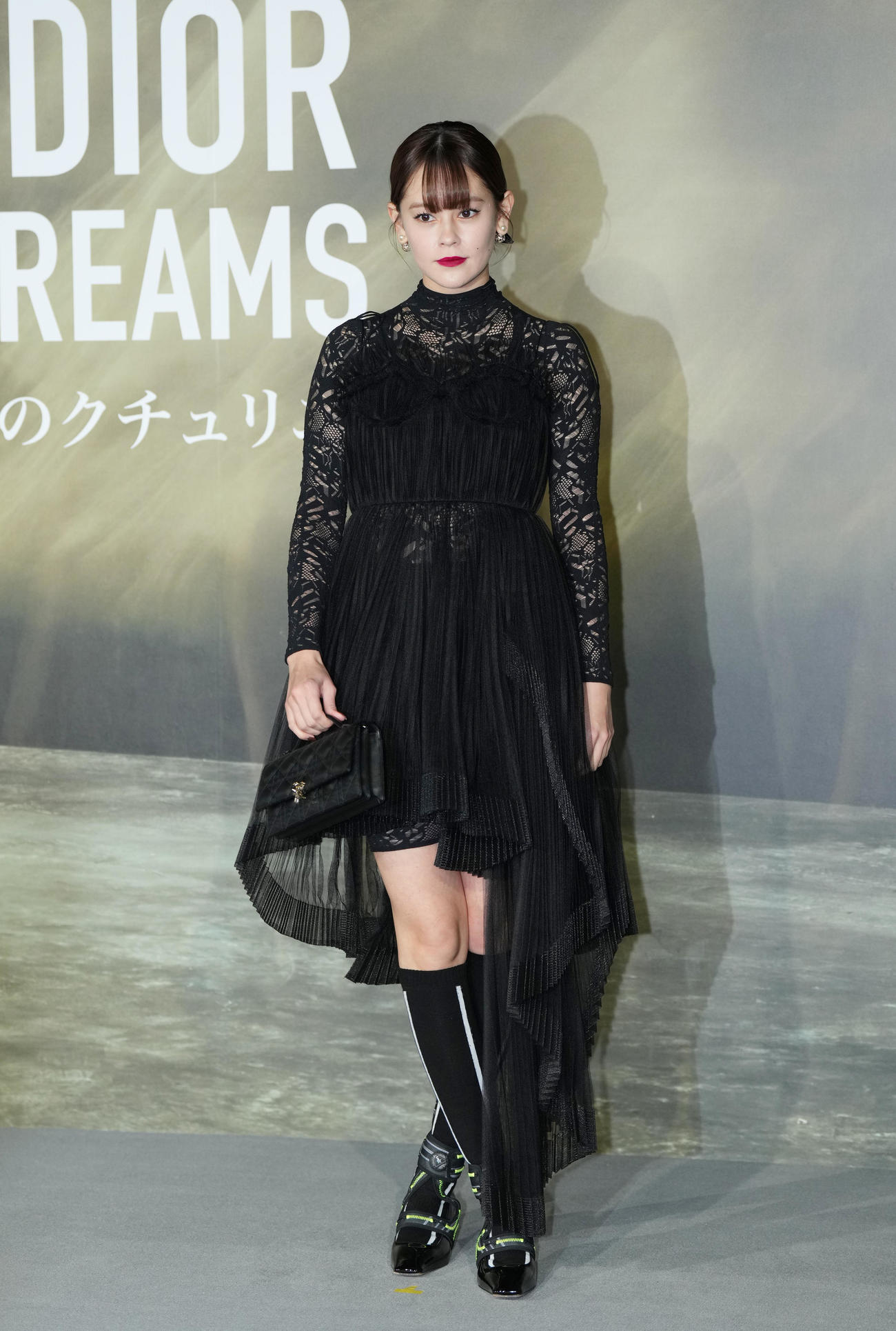 「クリスチャン・ディオール、夢のクチュリエ」展のプレビューを訪れ、フォトコールでポーズをとるemma（撮影・菅敏）