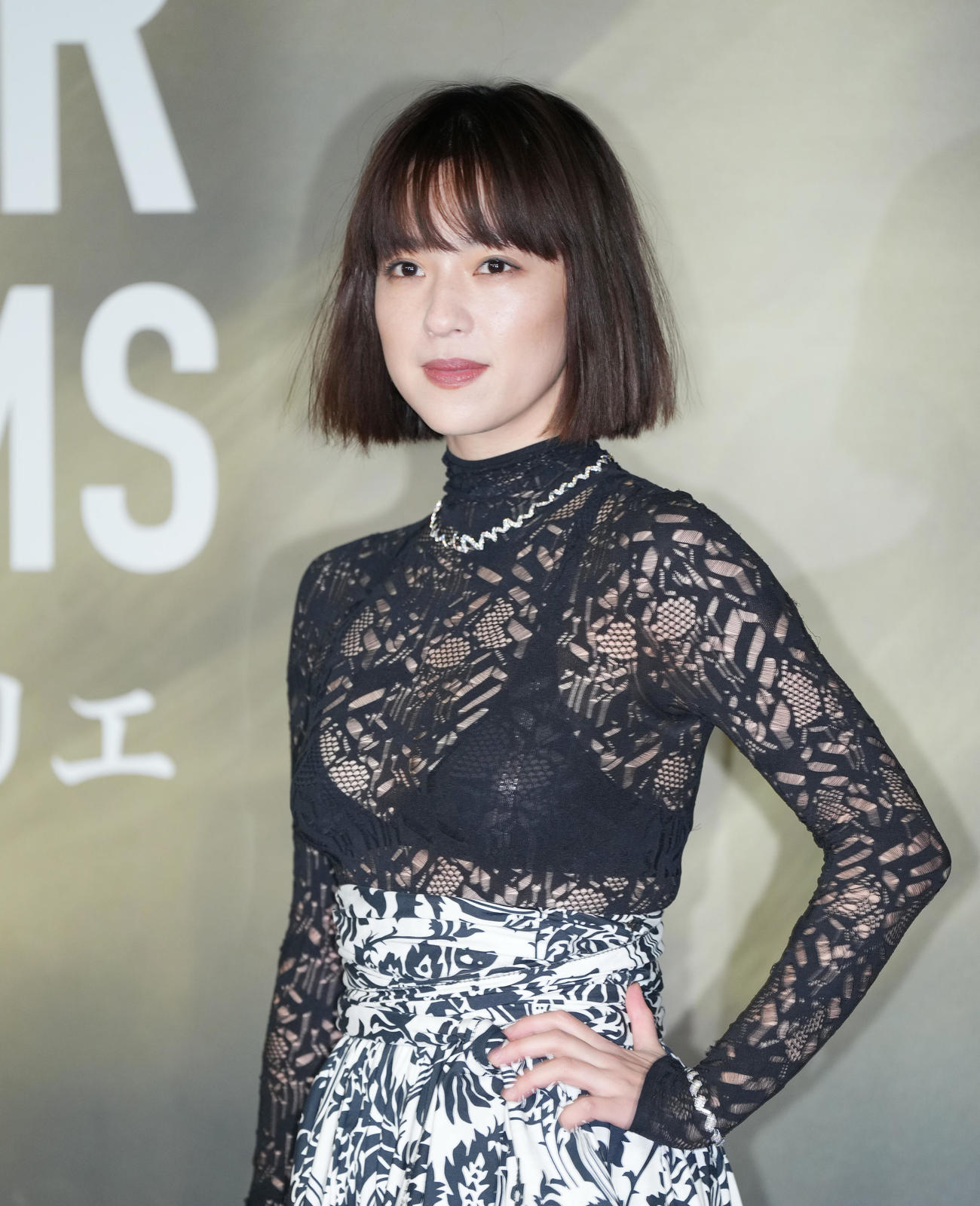 「クリスチャン・ディオール、夢のクチュリエ」展のプレビューを訪れ、フォトコールでポーズをとる中村アン（撮影・菅敏）