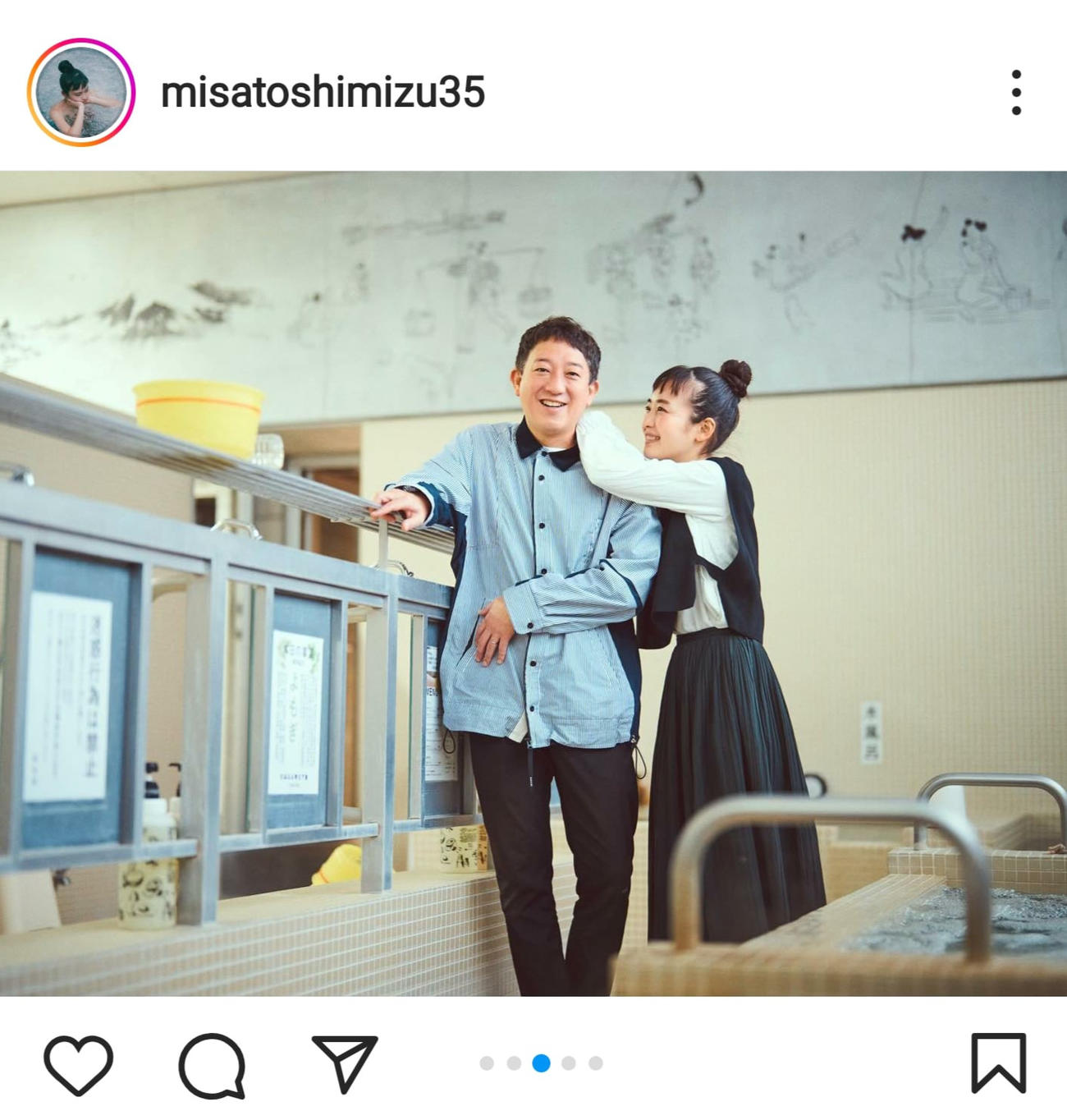 高橋茂雄の肩に手をかけ、笑顔を見せる清水みさと（インスタグラムより）