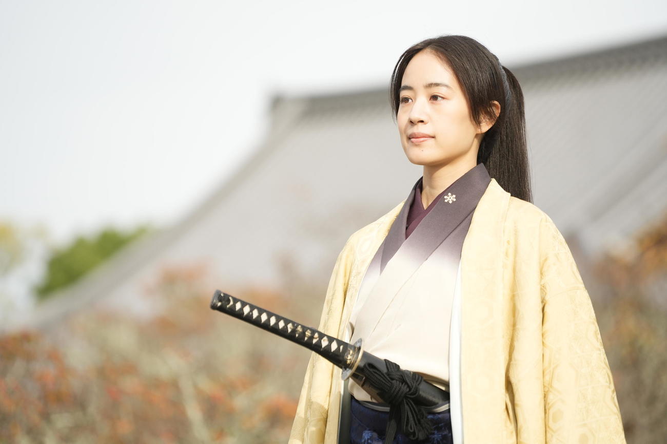 NHK BSプレミアムで放送する「池波正太郎生誕100年　BS特集時代劇『まんぞく　まんぞく』」で主人公の女性剣士役を演じる石橋静河