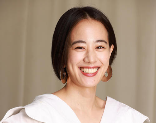 しっとりした雰囲気の石橋静河だが、年末の時代劇で鮮やかな殺陣裁きを披露する（撮影・中島郁夫）