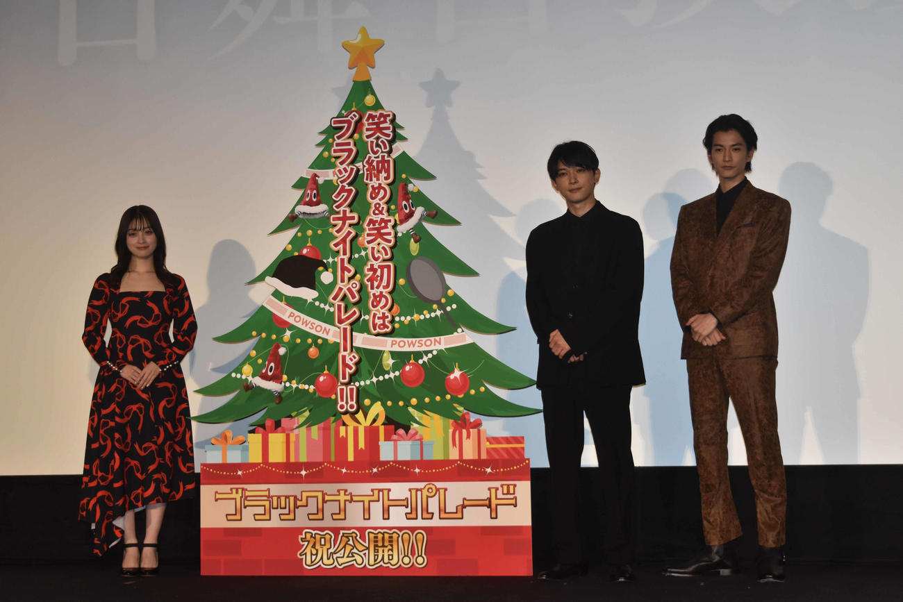 映画「ブラックナイトパレード」初日舞台あいさつに登壇した、左から橋本環奈、吉沢亮、渡辺圭祐