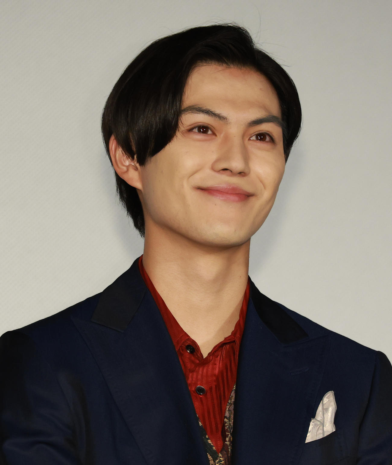 「仮面ライダーギーツ×リバイス」の舞台あいさつを行った簡秀吉（撮影・中島郁夫）