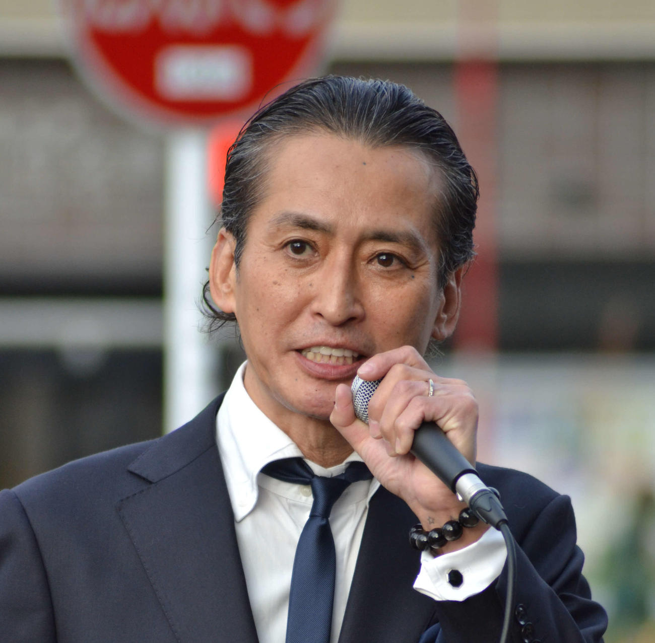 応援演説を行う大沢樹生（2022年12月撮影）