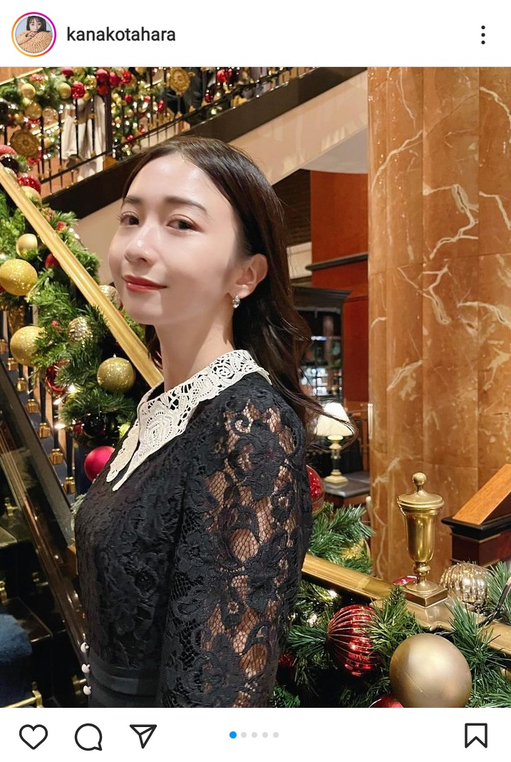白襟の黒いロングワンピース姿の田原可南子の上半身カット（インスタグラムより）