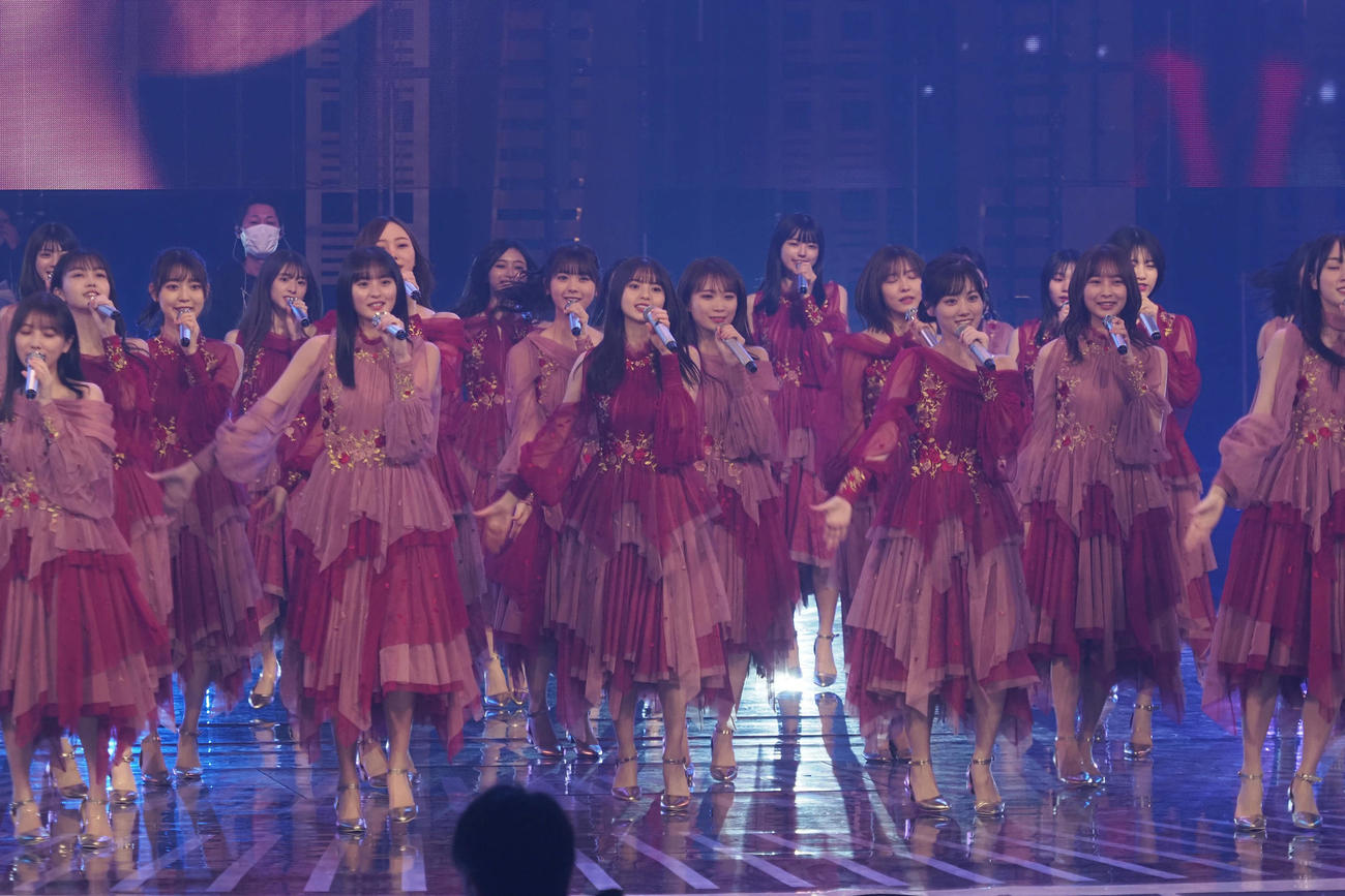 第73回NHK紅白歌合戦のリハーサルに臨む乃木坂46のメンバーたち