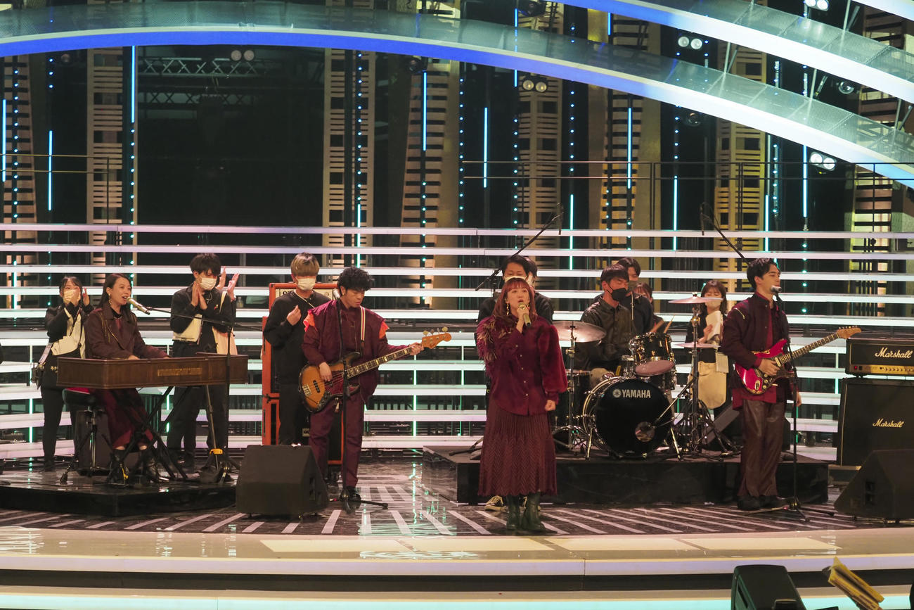 「第73回NHK紅白歌合戦」リハーサルで音合わせをする緑黄色社会