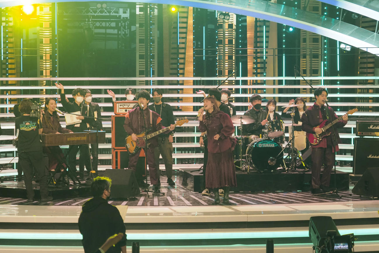 「第73回NHK紅白歌合戦」リハーサルで音合わせをする緑黄色社会