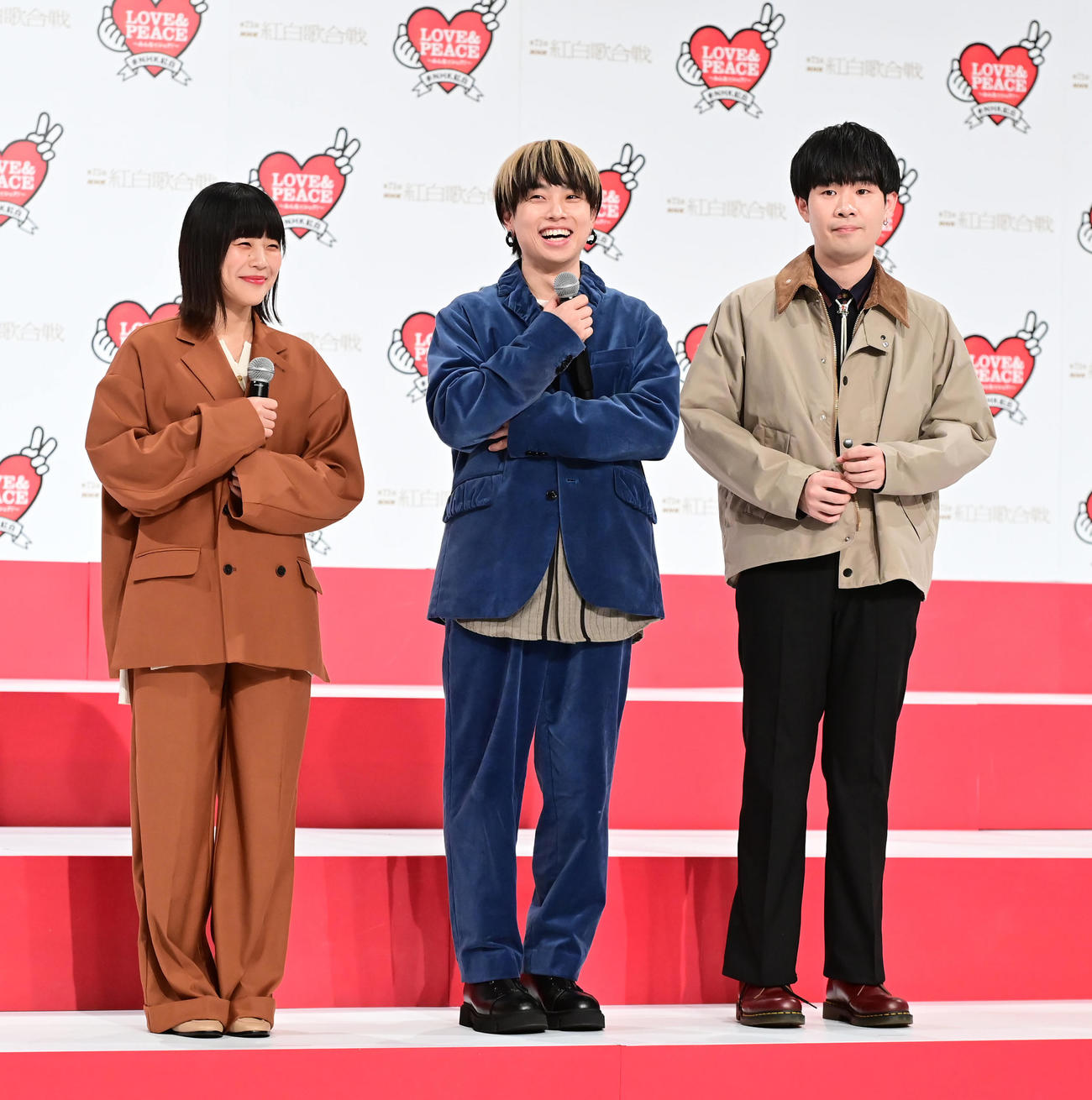 第73回NHK紅白歌合戦出場が決まり会見に臨むSaucy Dogの、左からせとゆいか、石原慎也、秋沢和貴（2022年11月撮影）
