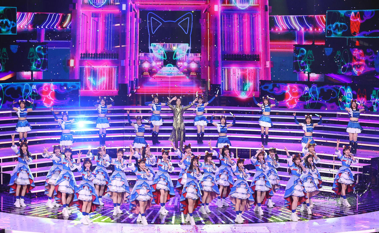 「キツネ」を披露する日向坂46（撮影・垰建太）