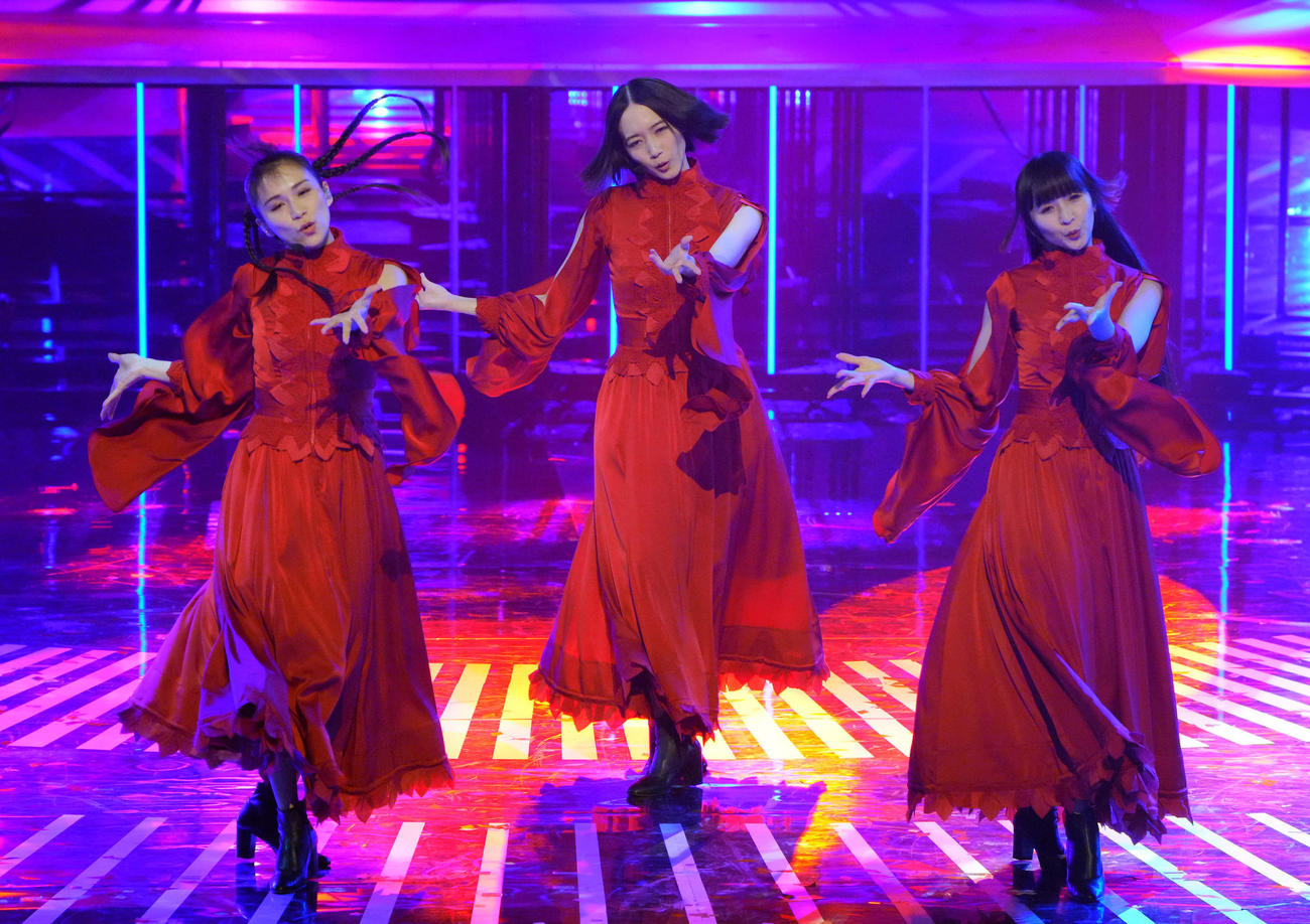 「紅白　Medley 2022」を披露するPerfume（撮影・垰建太）