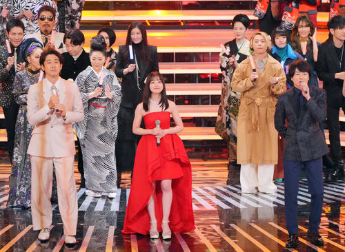 司会を務める、左から大泉洋、橋本環奈、スペシャルナビゲーターの櫻井翔（撮影・垰建太）