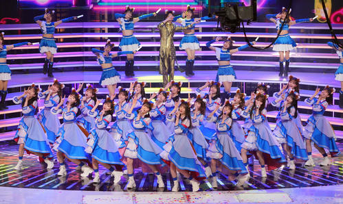 「キツネ」を披露する日向坂46（撮影・垰建太）