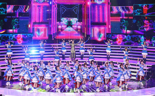 「キツネ」を披露する日向坂46（撮影・垰建太）
