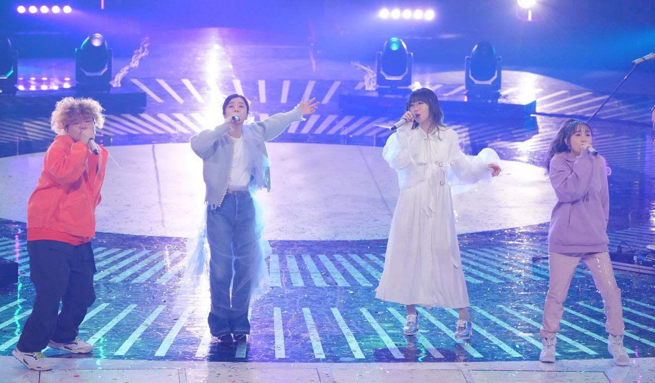 「おもかげ」を歌う、左からVaundy、milet、Aimer、幾田りら（撮影・垰建太）