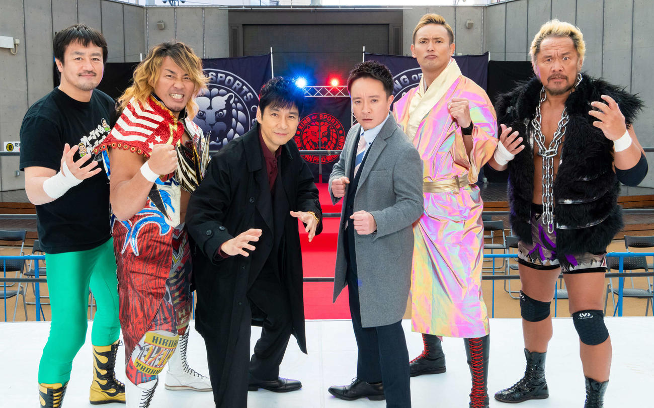 警視庁アウトサイダー第1話に出演した田口隆祐、棚橋弘至、西島秀俊、濱田岳、オカダ・カズチカ、真壁刀義（左から）（C）テレビ朝日