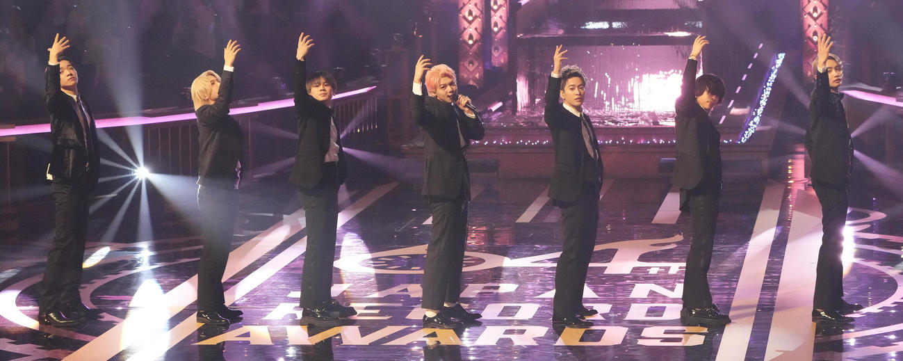 優秀作品賞を受賞し「Bye－Good－Bye」を披露するBE：FIRST（撮影・狩俣裕三）