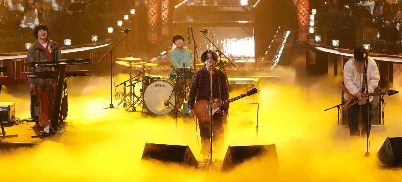 優秀作品賞を受賞し「なんでもないよ、」を披露したマカロニえんぴつ（撮影・狩俣裕三）