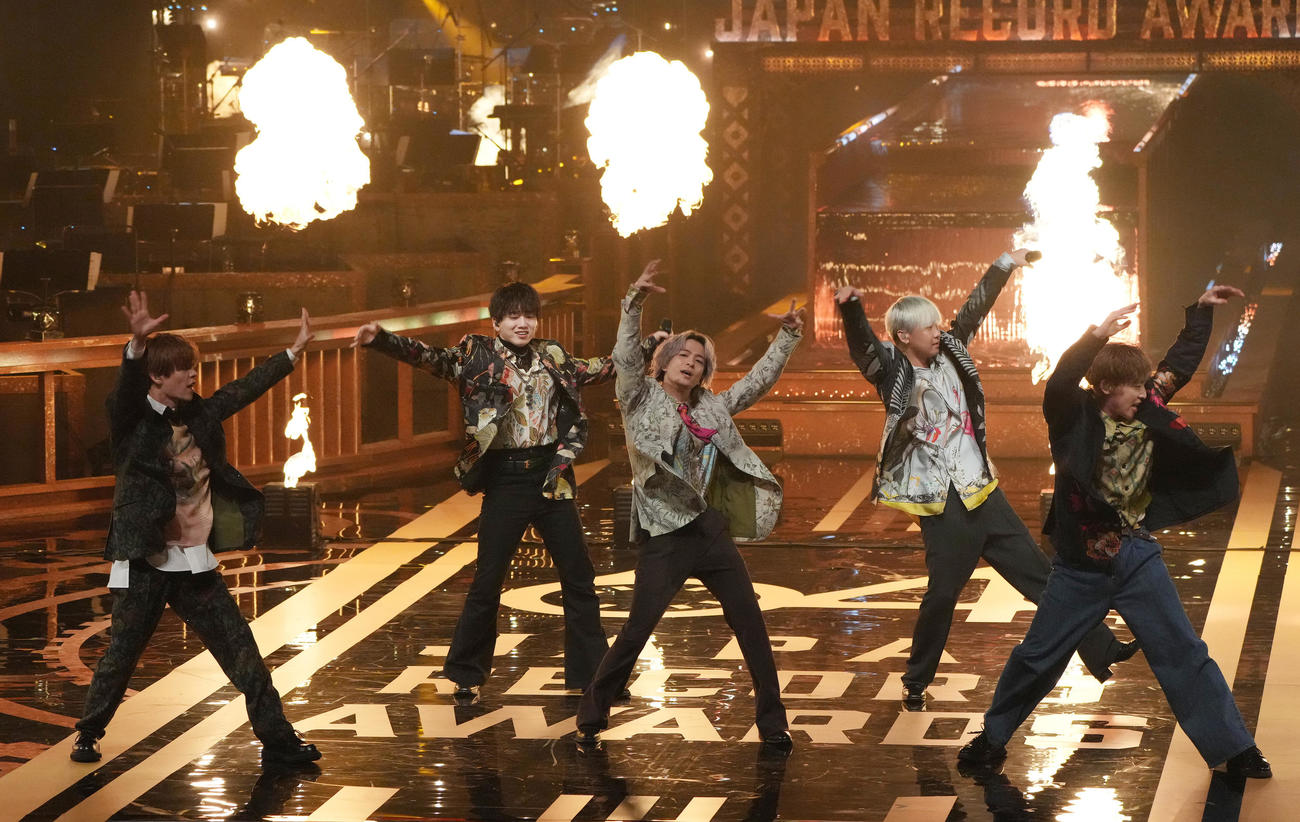 優秀作品賞を受賞し「スターマイン」を披露するDa－iCE（撮影・狩俣裕三）