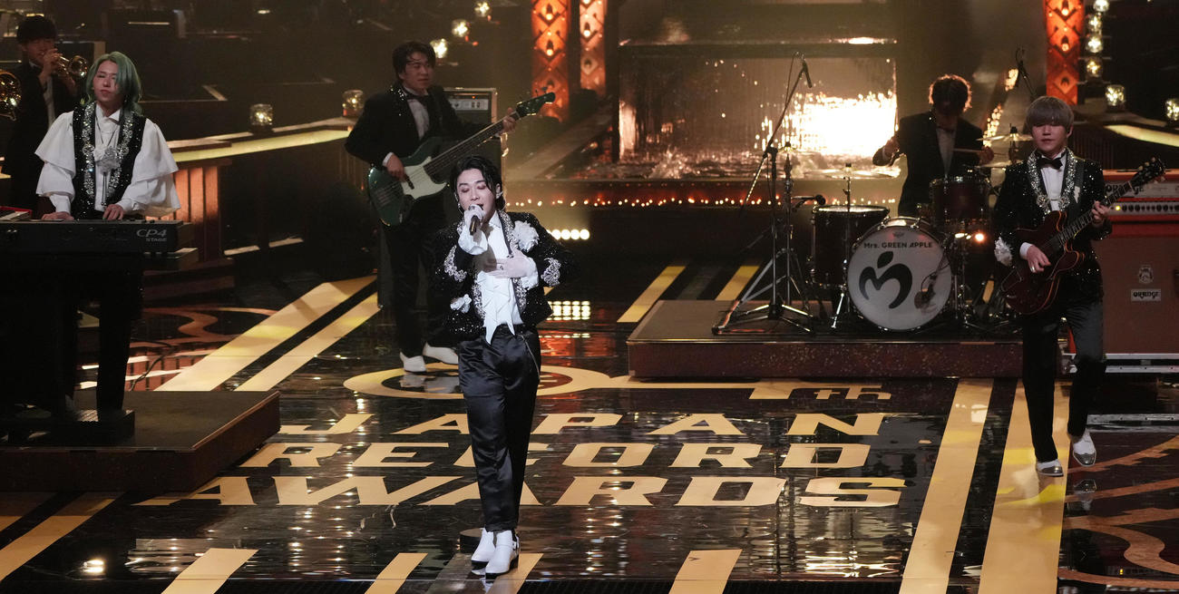 優秀作品賞を受賞し「ダンスホール」を披露するMrs.GREEN APPLE（撮影・狩俣裕三）