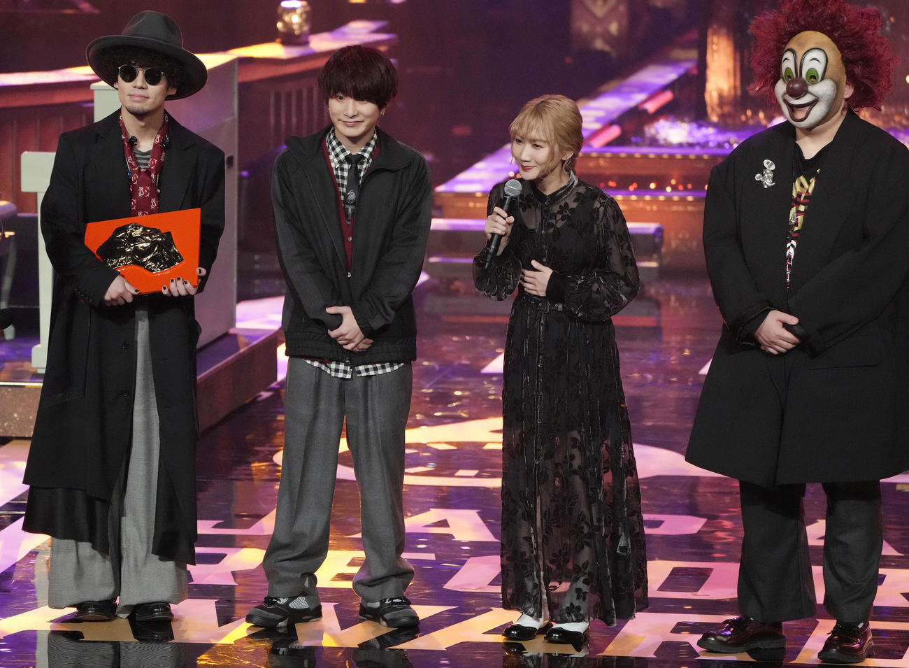日本レコード大賞を受賞したSEKAI NO OWARI。左からNakajin、Fukase、Saori、DJ LOVE（撮影・狩俣裕三）