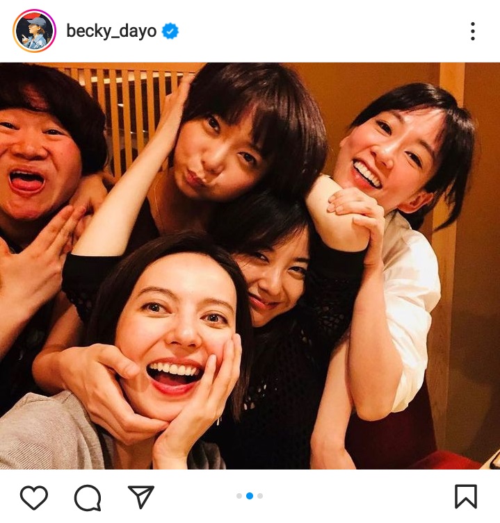 ベッキーが公開した5年前の吉高由里子＆水川あさみ＆森カンナ＆ハリセンボン近藤春菜の豪華5人ショット（インスタグラムより）
