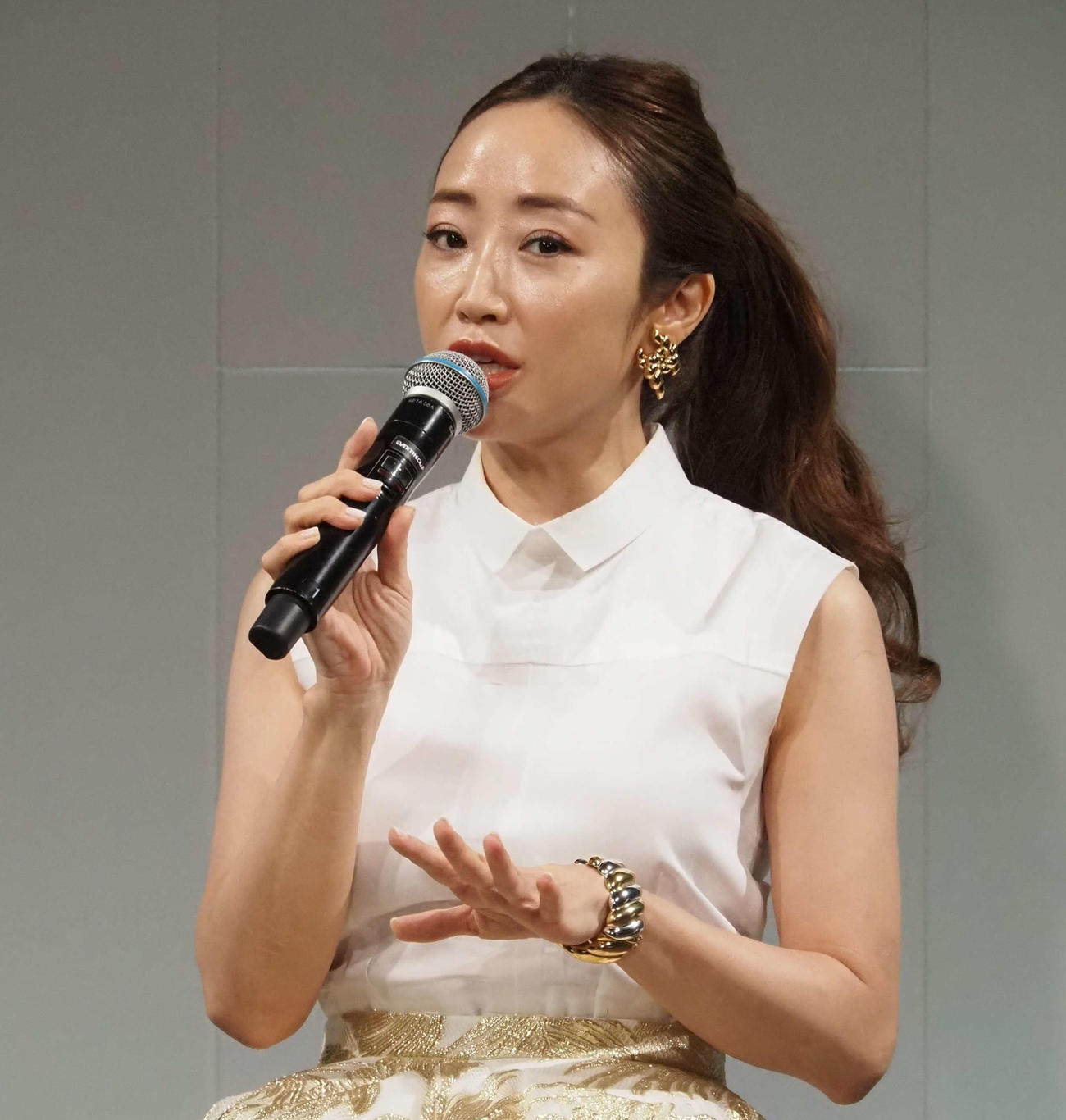 離婚を発表した神崎恵＝2022年9月