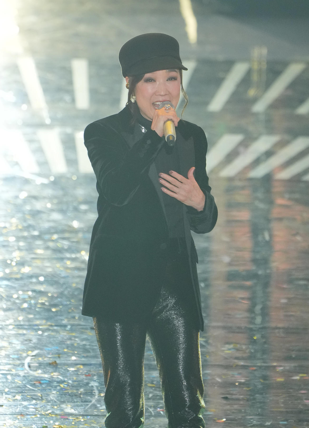「Call me back」を熱唱する松任谷由実（撮影・垰建太）
