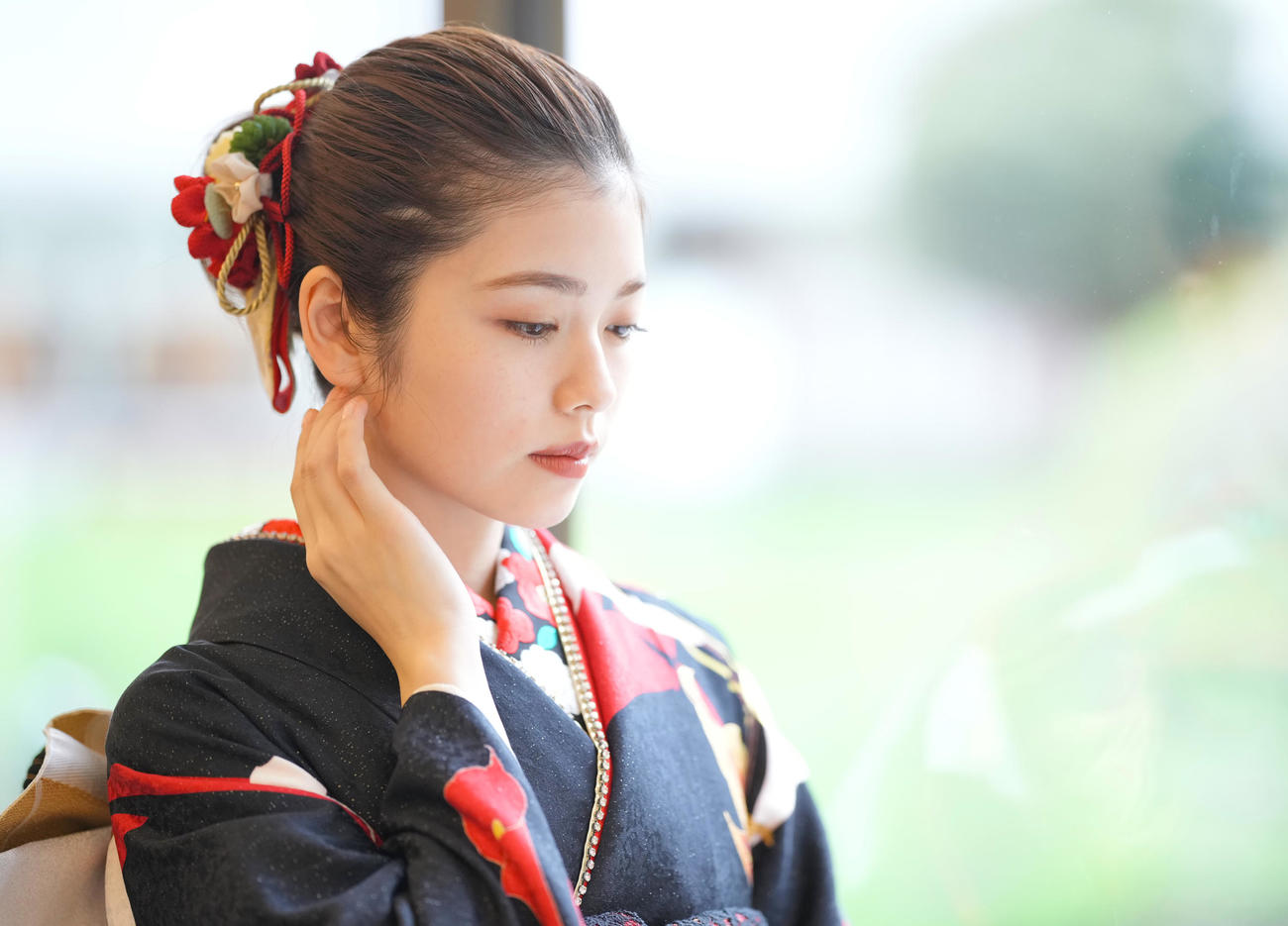 かわいらしい笑顔も素敵ですが赤と黒の晴れ着と時折見せる上品な表情が大人っぽさを感じさせる小芝風花（撮影・垰建太）