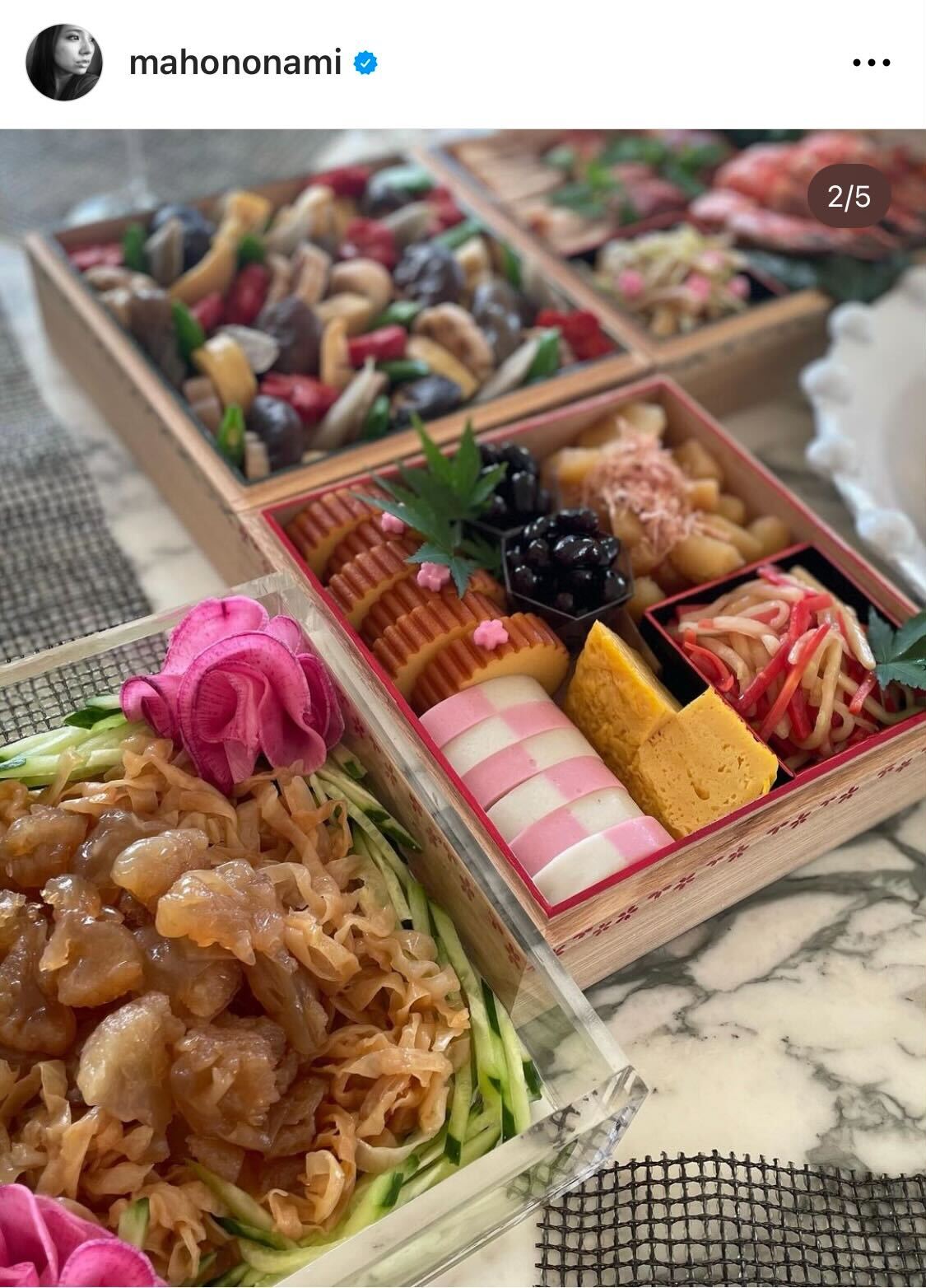 野波麻帆の実家の華やかなおせち料理（野波麻帆のインスタグラムより）