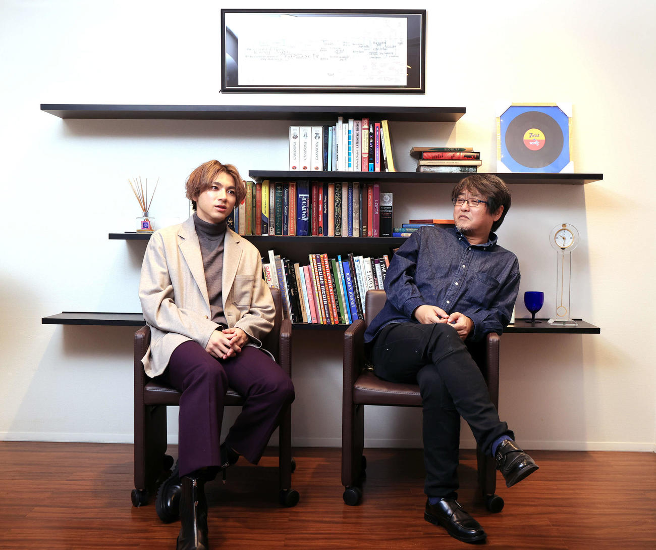映画「夜、鳥たちが啼く」でタッグを組み、思いを語った山田裕貴（左）と城定秀夫監督（撮影・浅見桂子）