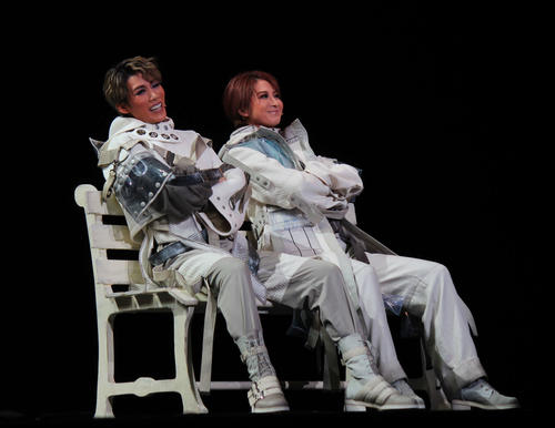 宙組スター鷹翔千空の主演作 夢現の先に 開幕 昨春 新人公演を卒業し８年目でバウ初センター 芸能写真ニュース 日刊スポーツ