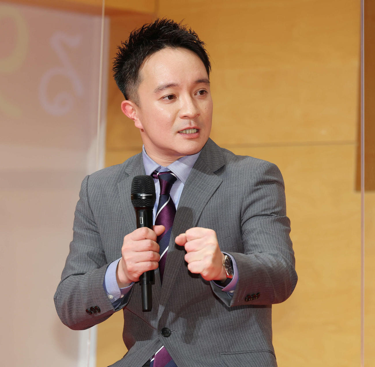テレビ朝日木曜ドラマ「警視庁アウトサイダー」取材会でポーズを取る濱田岳（撮影・宮地輝）