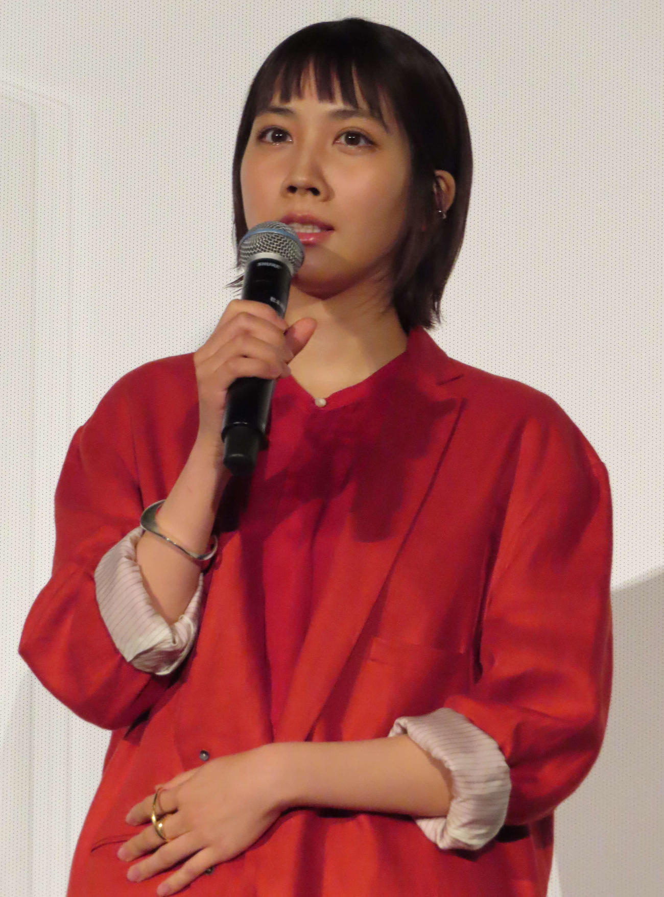 映画「恋のいばら」公開記念舞台あいさつに出席した松本穂香